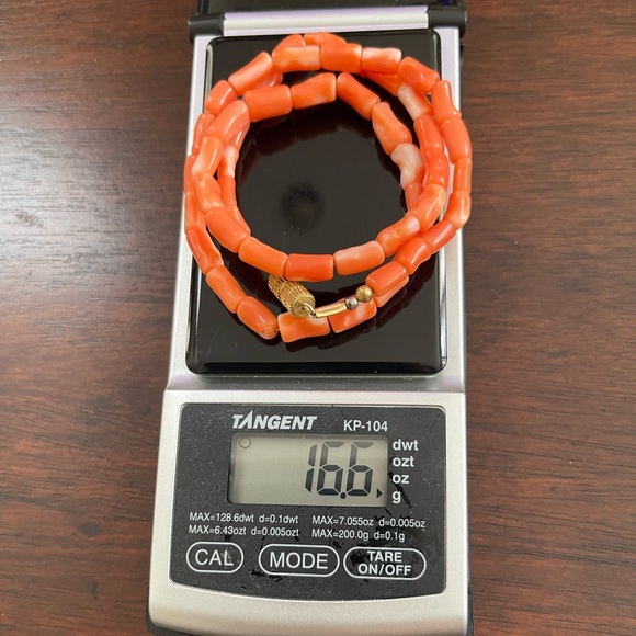 Natural Japanese momo coral tubular bead gold tone necklace - Picture 5 of 7